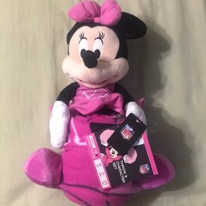 Minnie Mouse throw and character set